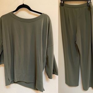 Chicos olive green casual pantsuit - Size 4/6